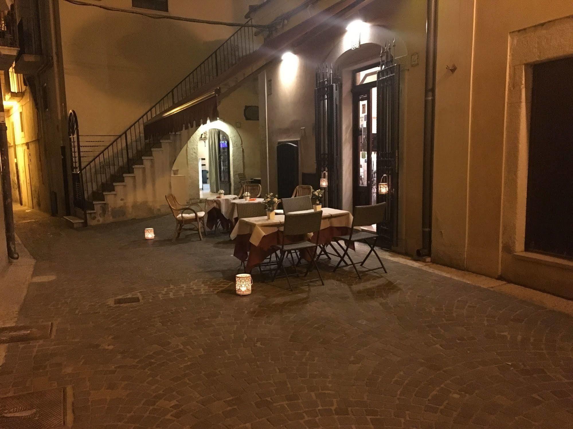 Albergo Ristorante Del Cacciatore Foggia Exterior photo