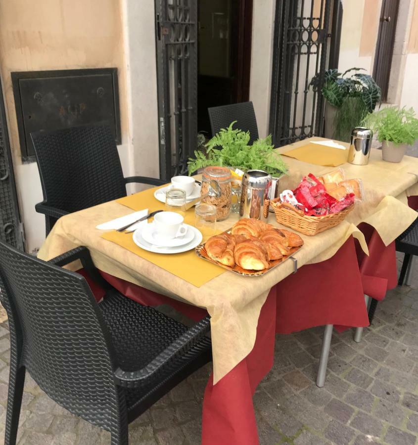 Albergo Ristorante Del Cacciatore Foggia Exterior photo